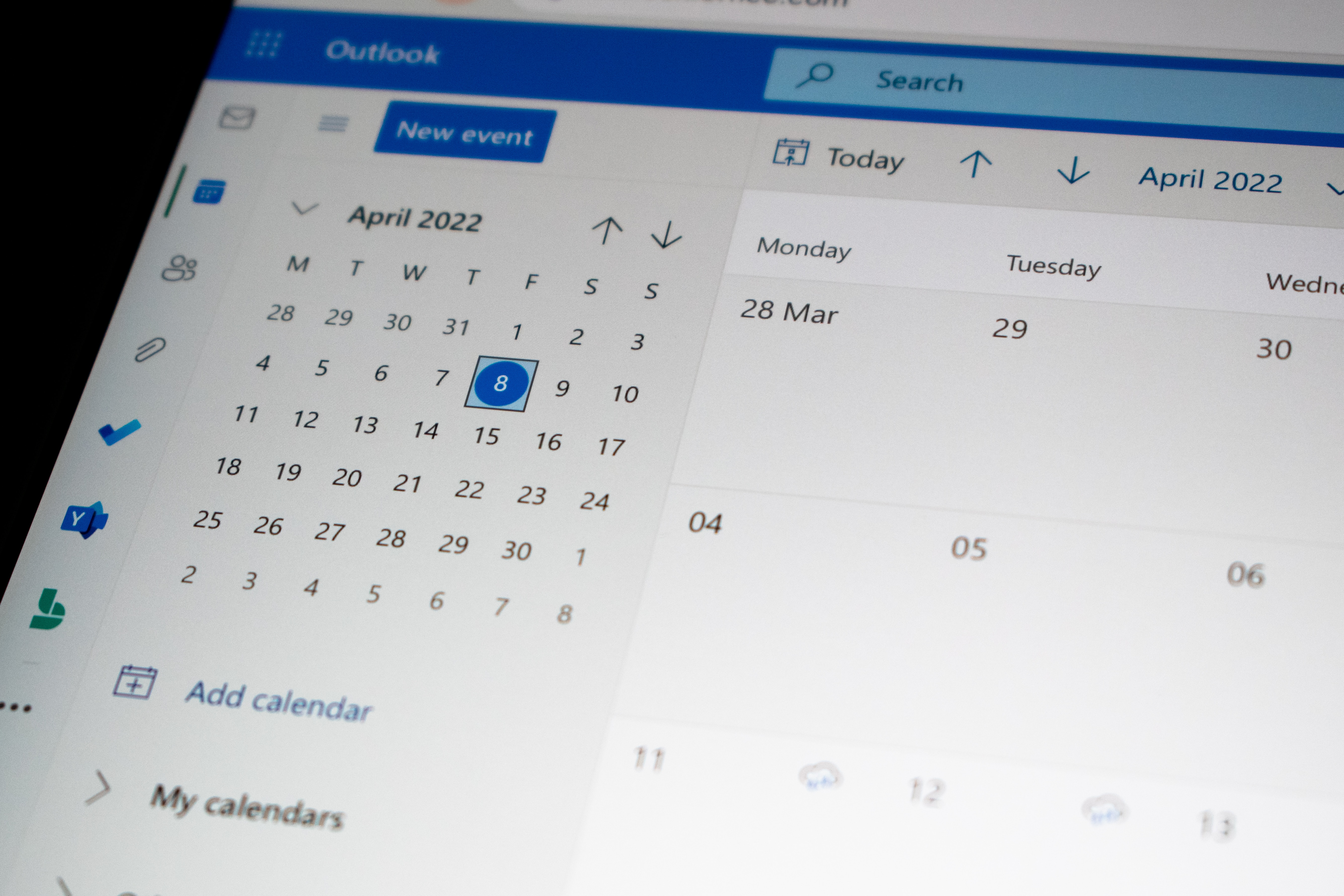 Use Outlook to subscribe to Google Calendar